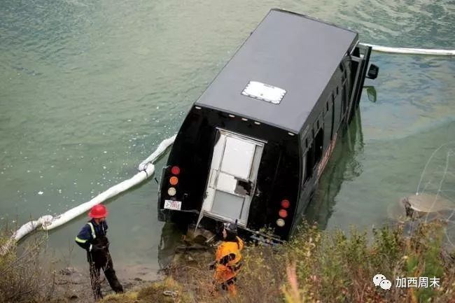 惨！班芙又发生惨烈车祸！大巴司机当场死亡 华人旅客1死1伤 全是因为疏忽了这个…