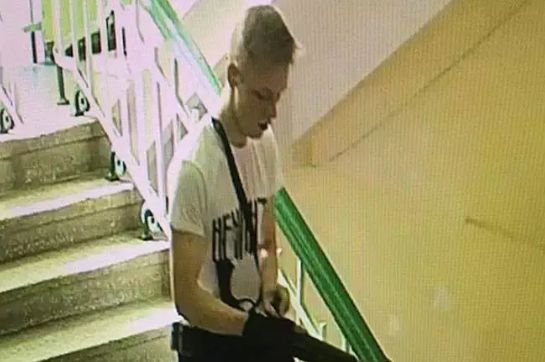 大学校园突发恐袭  19死50伤！18岁天才学生扔炸弹扫射人群