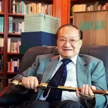 噩耗！金庸去世 享年94岁 从此江湖再无大侠 一个时代黯然逝去！