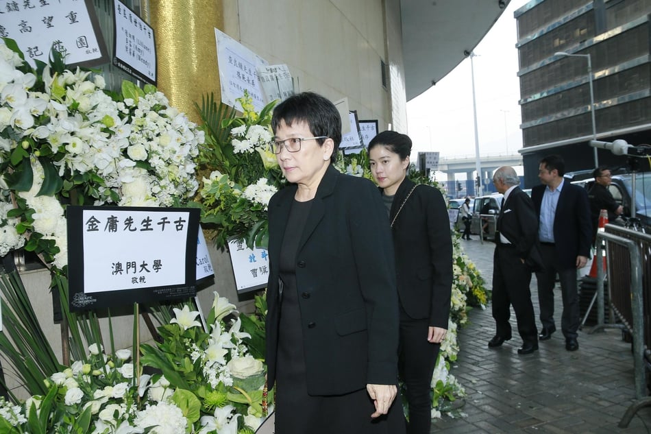 组图：金庸丧礼今日于香港殡仪馆举行 马云张纪中黄晓明等现身