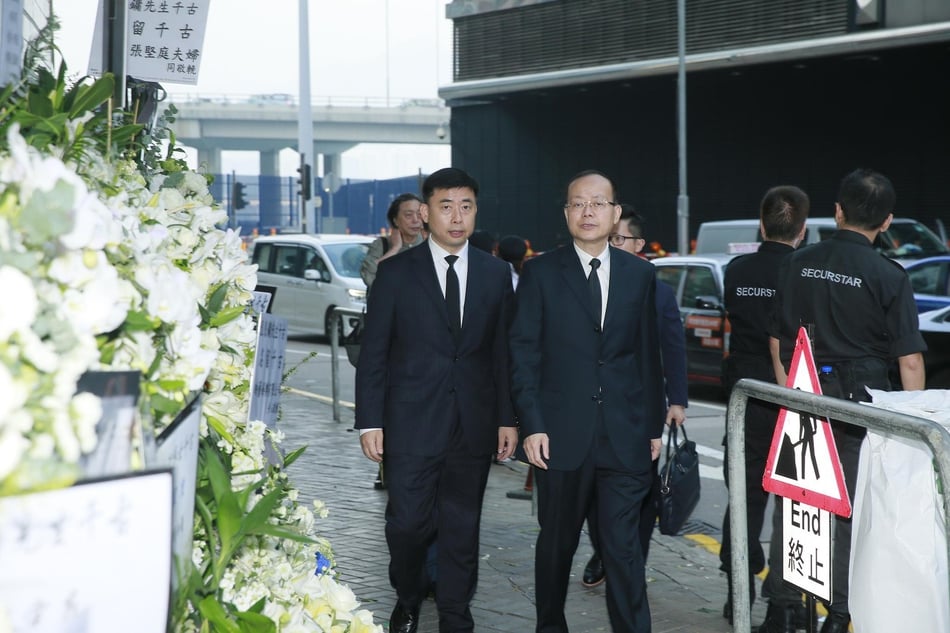 组图：金庸丧礼今日于香港殡仪馆举行 马云张纪中黄晓明等现身