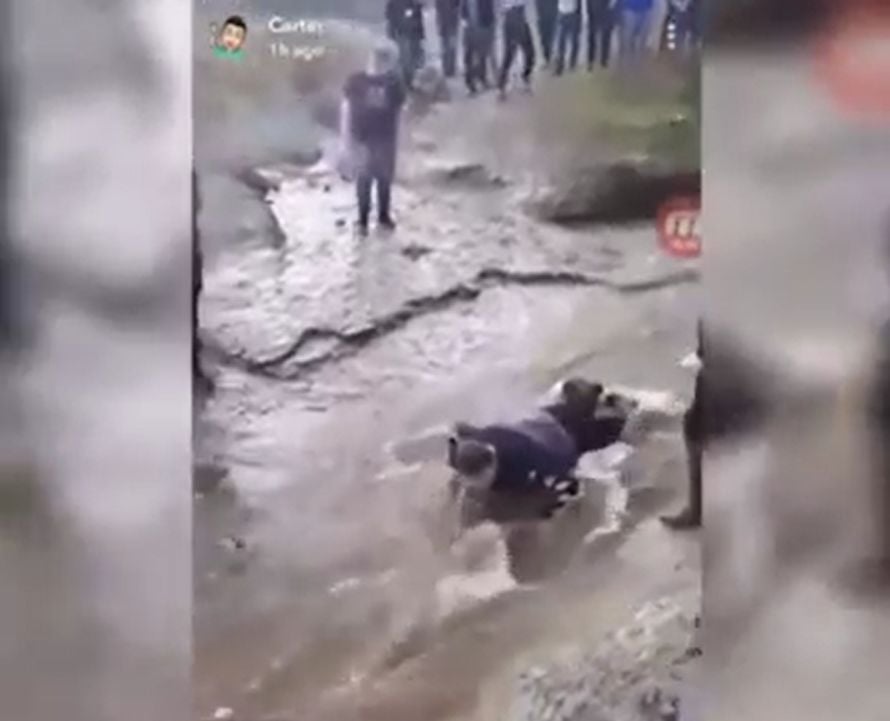 心碎! 加拿大少年惨遭霸凌 刺骨寒冬 被逼趴在泥水里当人肉踏板 视频疯传