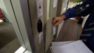 海关调阅手机微信内容后决定遣返，真实案例