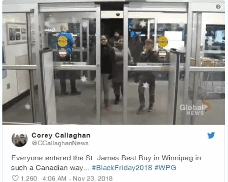 现场直击! 黑五全温哥华都疯了 Bestbuy里的这一幕 真的很加拿大