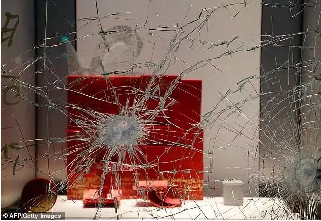 法国沦陷! 欧洲多国暴乱! 巴黎成炼狱 Dior LV店被打砸抢烧 数百人伤亡!
