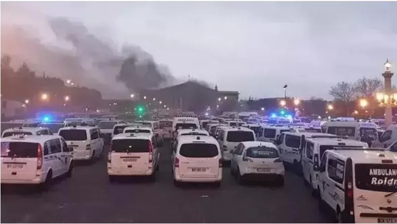 法国局势失控! 全国学生上街示威 无辜民众在家被催泪弹射中身亡!