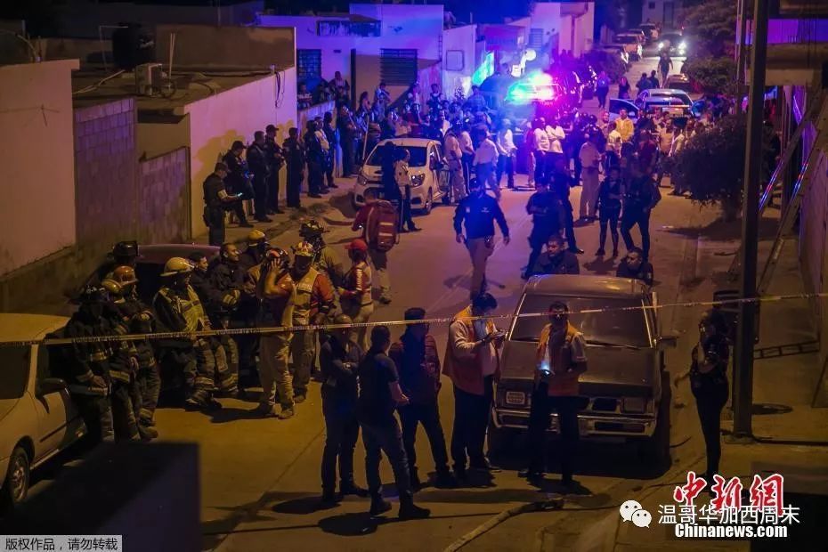 4死3伤! 一架飞机撞烂民宅 机身扭曲变形 犹如陨石落下 现场一片狼藉