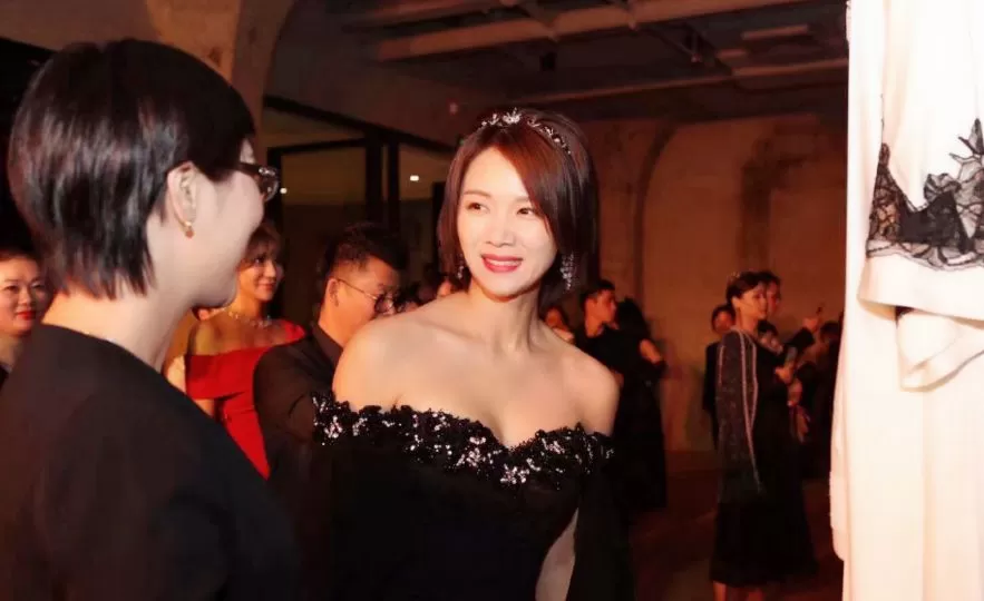 逼婚陈思诚，踩着周迅赵丽颖上位，她到底什么来头？