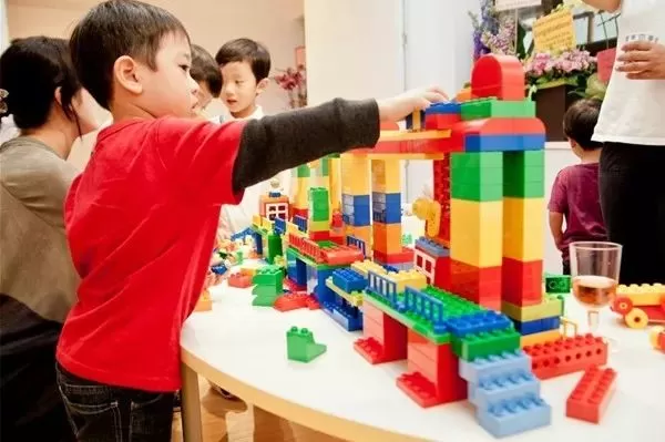 8岁男孩年赚2200万美元！“学渣”孩子，我相信你是来报恩的