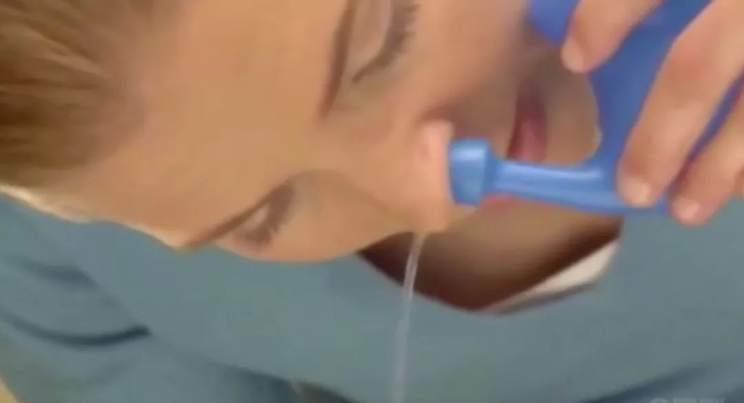 吓人！女子用自来水洗了一下鼻子 一个月后死了！