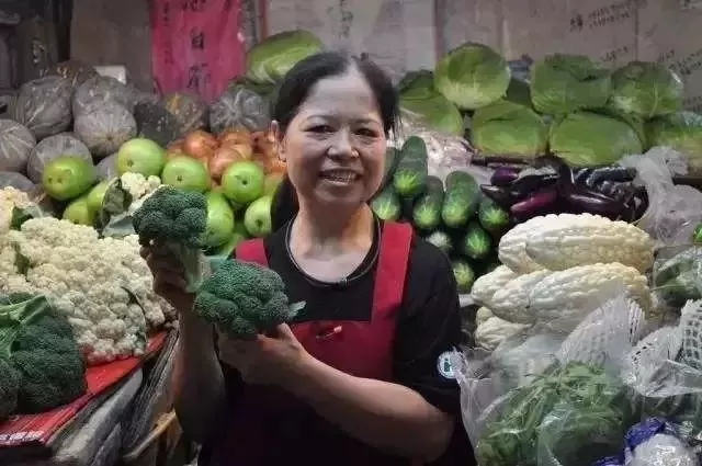中国卖菜大妈，因为一件事惊动BBC、登上《时代》周刊，排名超过奥巴马、乔布斯！