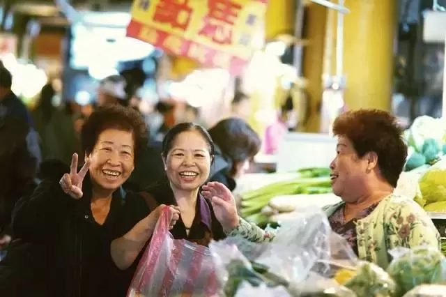 中国卖菜大妈，因为一件事惊动BBC、登上《时代》周刊，排名超过奥巴马、乔布斯！