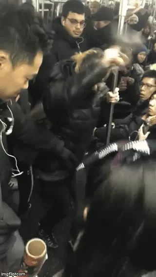 “我的华人父母在美国只配做肮脏工作”，那些移民美国的亚洲孩子为何难以幸福？
