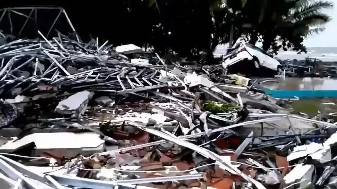火山爆发+海啸突袭 上千人伤亡 一夜之间这里成为人间炼狱