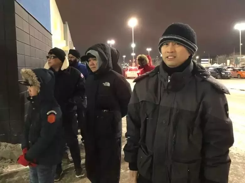 Boxing Day全国疯狂! 奥莱MK被扫空 9点关店门外还在排队 没买到的顾客当场急哭