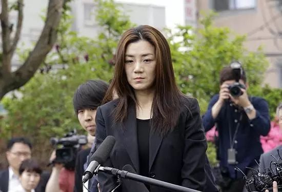 警醒! 亿万富豪一家三口做海外代购 疯狂逃税 马上要坐牢了.....