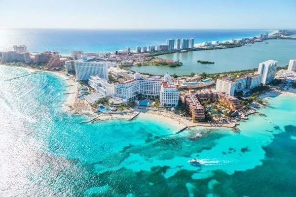 恐怖！旅游胜地爆发枪击 枪手扫射人群 7人当场死亡 加拿大女子遇害！