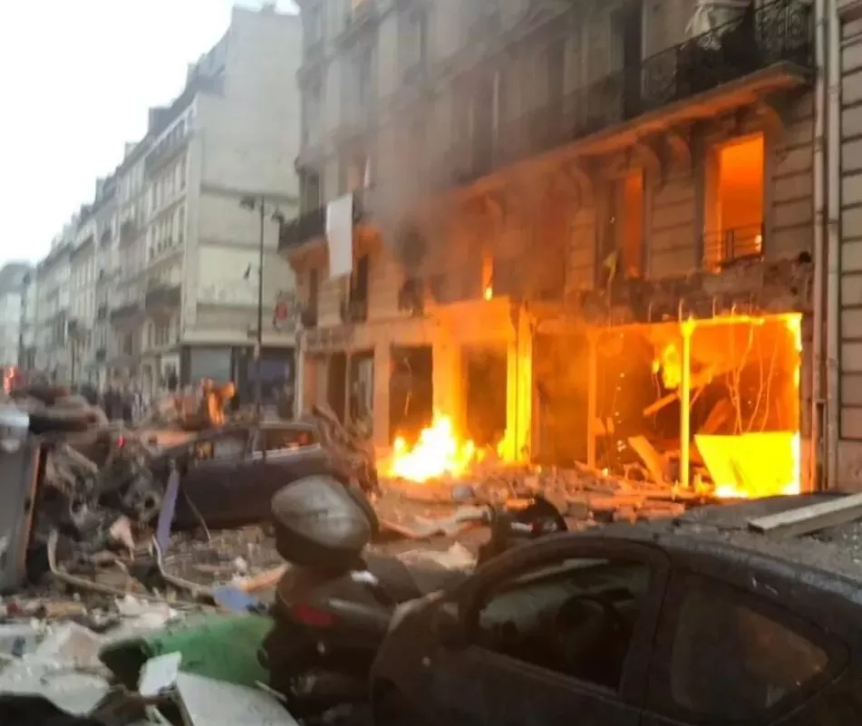 巴黎市中心发生爆炸，黄背心：我们也是万万没想到啊！