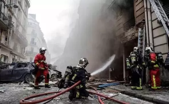 又是巴黎！市中心发生大爆炸整个街区被破坏 50人死伤 黄背心画风全变了
