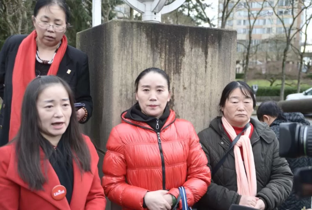 王小宝哭诉：我不要辞职！我不是种族主义者！紧急召开记者会 竟被驱逐
