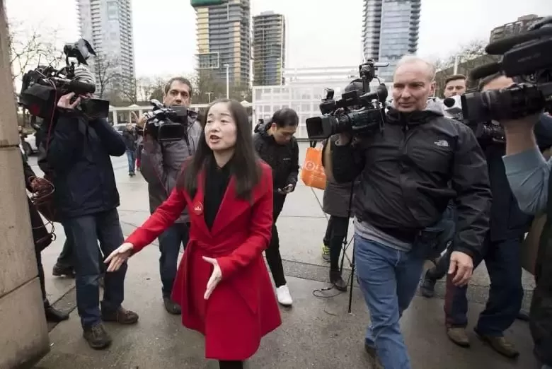 王小宝哭诉：我不要辞职！我不是种族主义者！紧急召开记者会 竟被驱逐