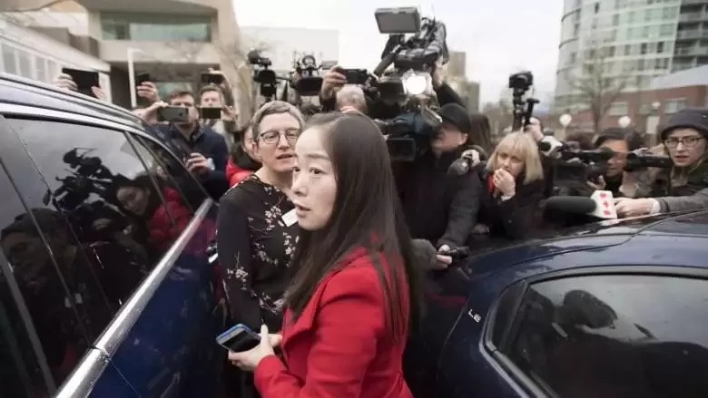 王小宝哭诉：我不要辞职！我不是种族主义者！紧急召开记者会 竟被驱逐