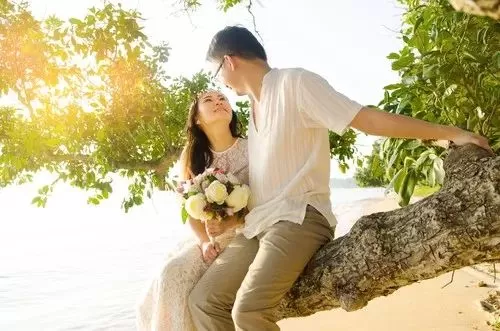 为了孩子二婚 没想到这男的不但钱算得忒清 还背着她买保险……
