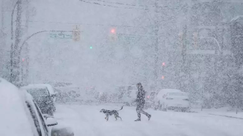 史上最强雪暴席卷大温! 全城都瘫痪了 温村村民们却玩疯了 今晚还要下25cm!