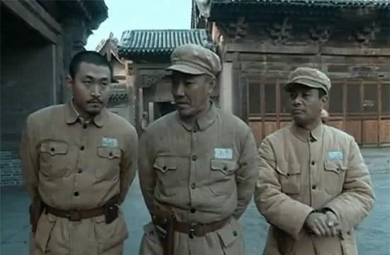 日本网友：优衣库这款外套在中国抗日剧中经常看到