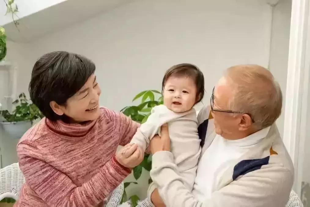 华裔妈妈深夜关门痛哭：为什么我们的孩子不愿意回中国了？
