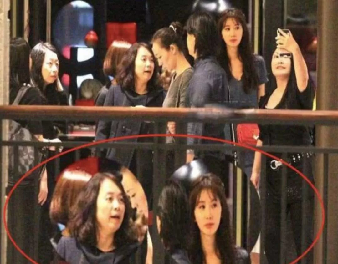 44岁林志玲参加同学聚会 同窗已成大妈 她却娇嫩如少女 合照对比太可怕