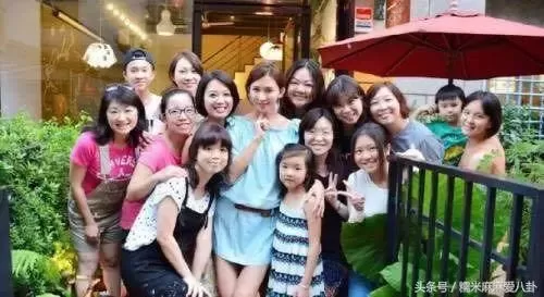 44岁林志玲参加同学聚会 同窗已成大妈 她却娇嫩如少女 合照对比太可怕