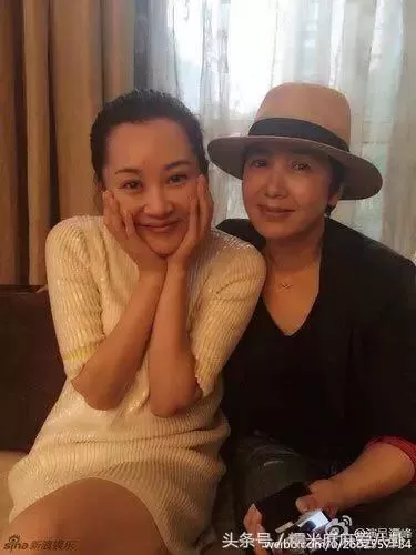 44岁林志玲参加同学聚会 同窗已成大妈 她却娇嫩如少女 合照对比太可怕