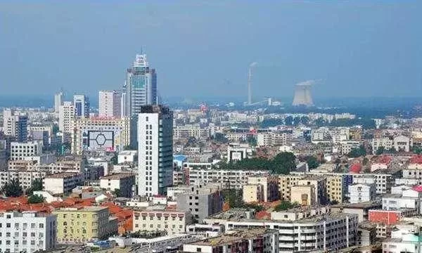华人夫妇在加拿大疯狂买房 当街被捕 没收6套房 老公一夜白头 老婆撒泼打人