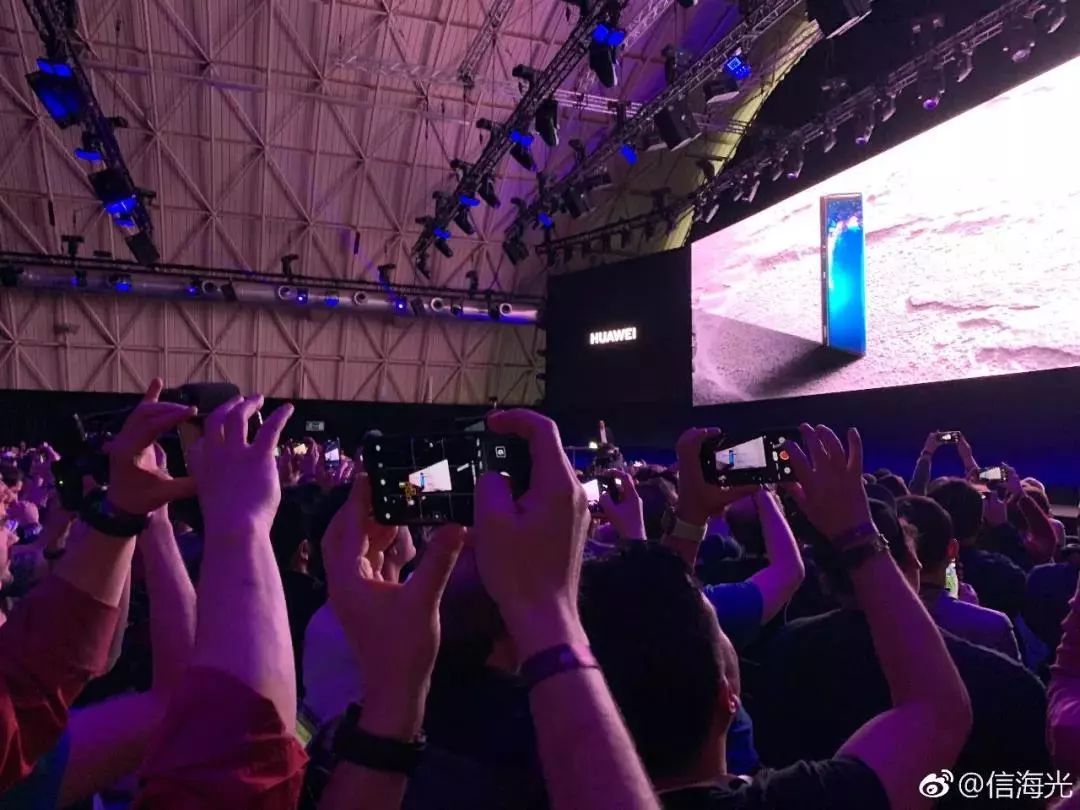 刚刚 华为震撼世界! 5G折叠手机发布 现场一片尖叫! 价格能买两个iPhone XS