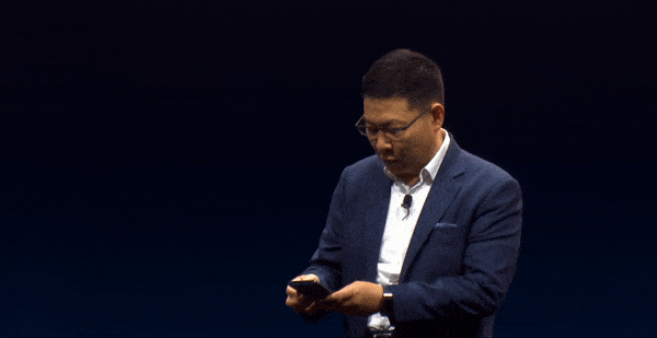 刚刚 华为震撼世界! 5G折叠手机发布 现场一片尖叫! 价格能买两个iPhone XS