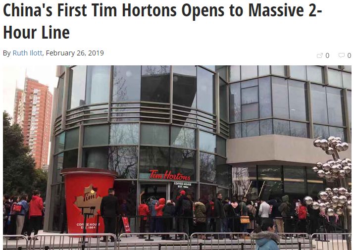 现场实拍! Tim Hortons上海店挤爆 有人带被子排队18小时 回流华人最疯狂