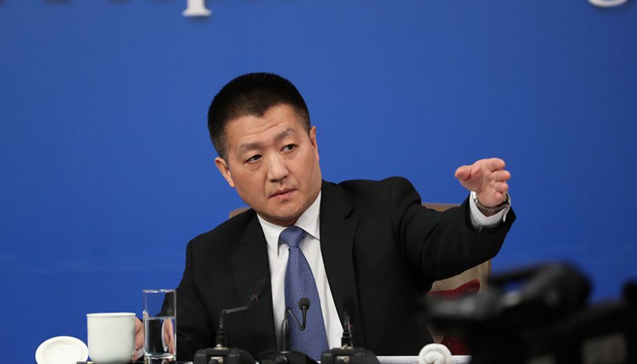 实录! 孟晚舟小黑屋被关3小时 上厕所有人押送 行李 手机 iPad被翻底朝天