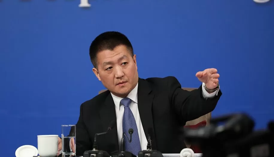 实录! 孟晚舟小黑屋被关3小时 上厕所有人押送 行李 手机 iPad被翻底朝天