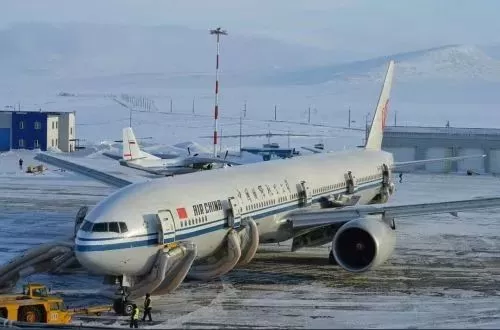 中国飞北美航班忽然起火 备降俄罗斯 188名乘客被困冰天雪地3小时!