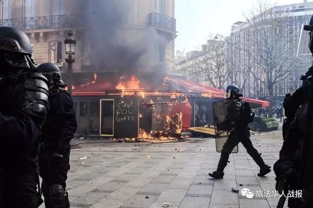 万人上街打砸抢 巴黎街头火光冲天 香榭丽舍变战场 著名餐厅付之一炬