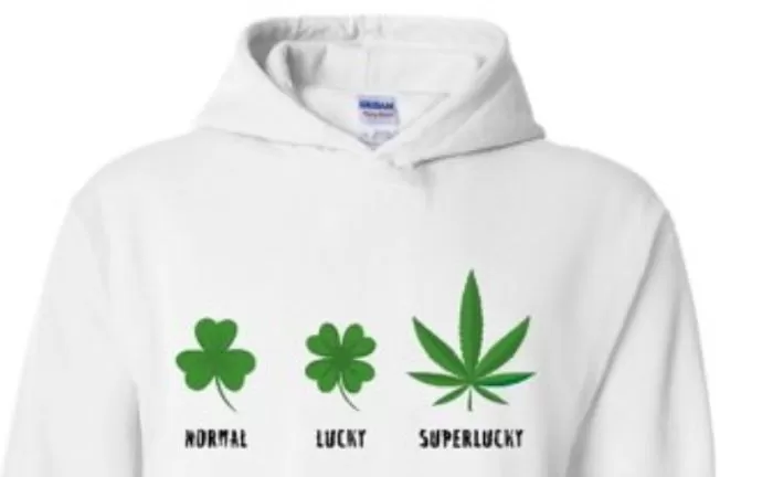 沃尔玛公然出售大麻童装 加拿大警方缴获170万大麻糖果 大量儿童误食住院!
