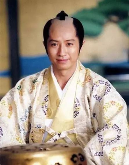 日本武士的谜之发型起源史：帅不帅，剃个月代头就知道了！