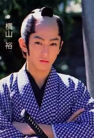 日本武士的谜之发型起源史：帅不帅，剃个月代头就知道了！