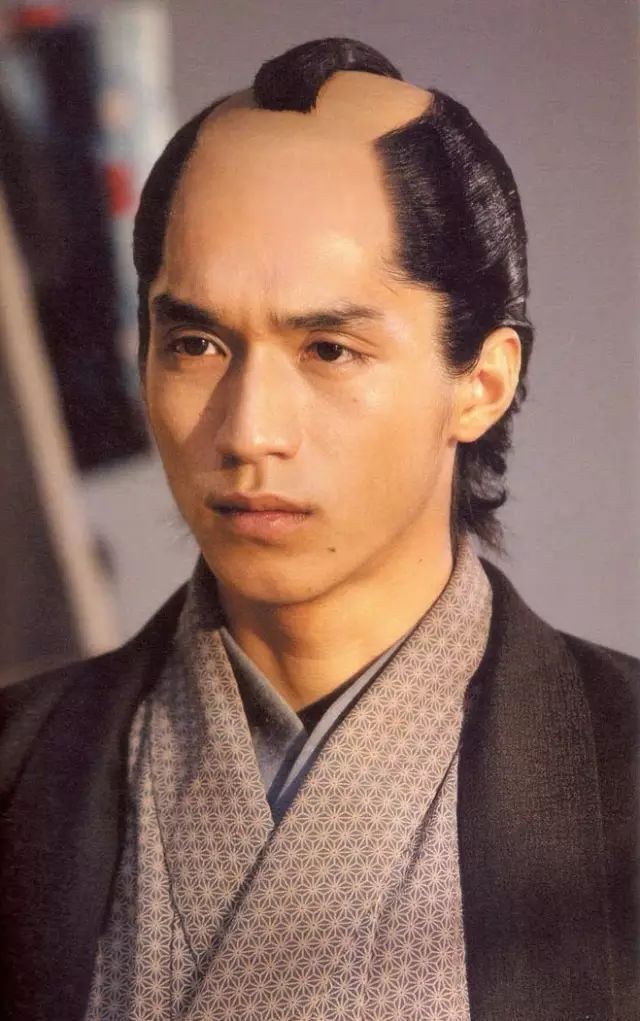 日本武士的谜之发型起源史：帅不帅，剃个月代头就知道了！