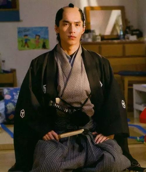 日本武士的谜之发型起源史：帅不帅，剃个月代头就知道了！