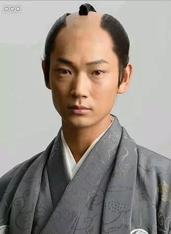 日本武士的谜之发型起源史：帅不帅，剃个月代头就知道了！