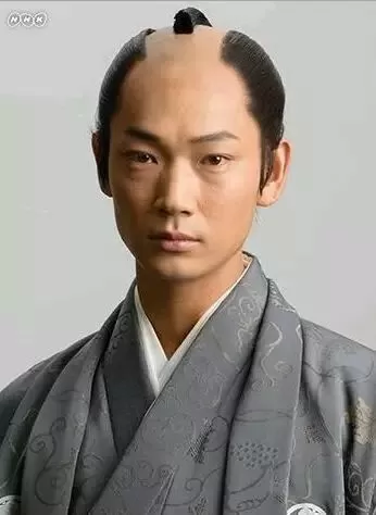 日本武士的谜之发型起源史：帅不帅，剃个月代头就知道了！