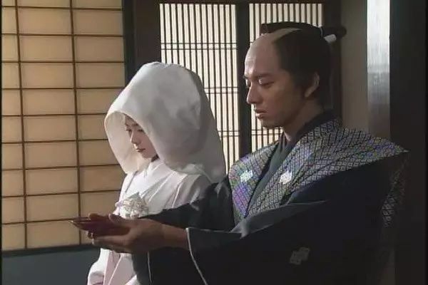 日本武士的谜之发型起源史：帅不帅，剃个月代头就知道了！