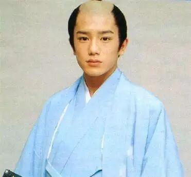 日本武士的谜之发型起源史：帅不帅，剃个月代头就知道了！